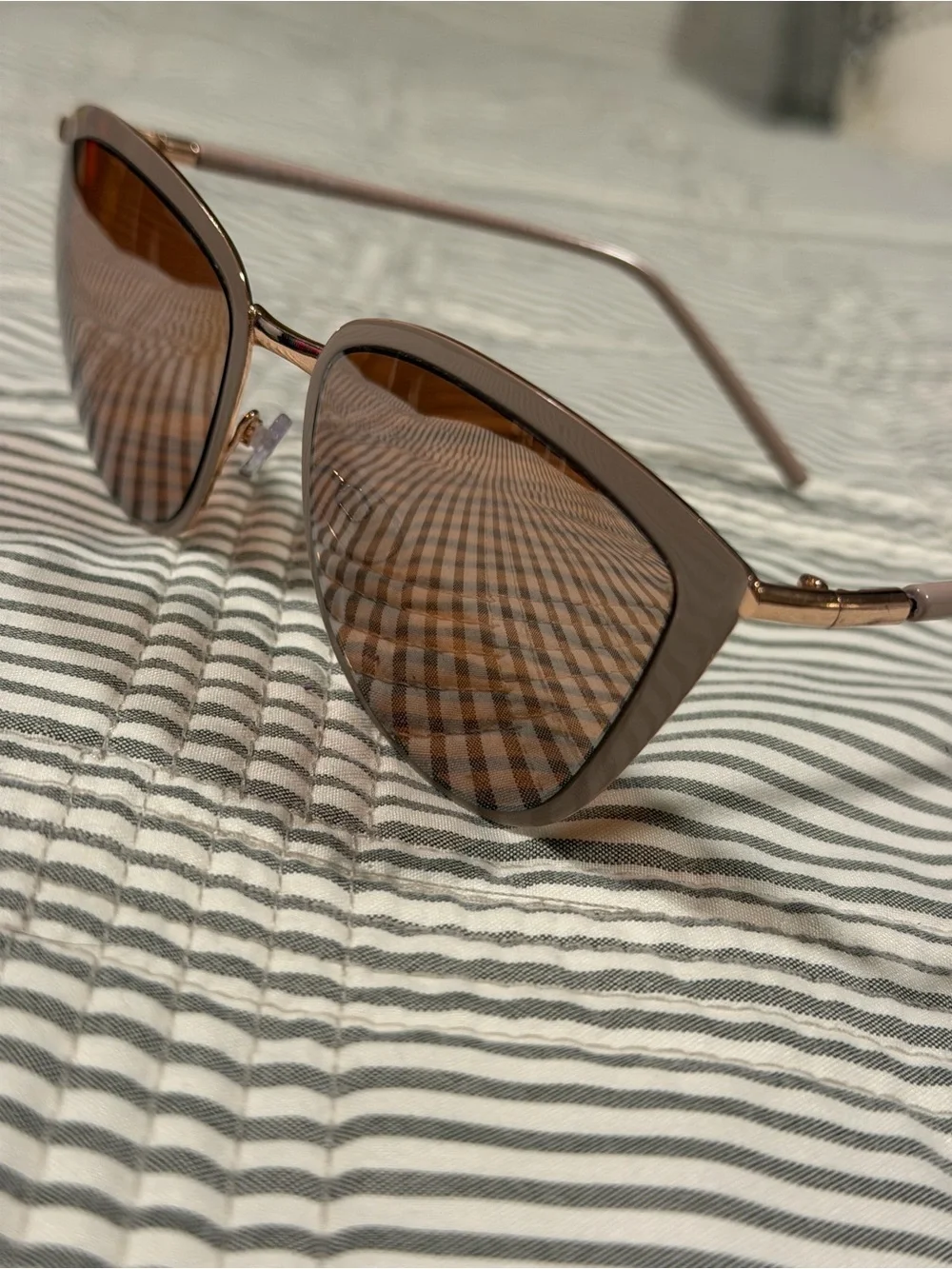 Chic Taupe Cat-Eye Sunglasses with Brown Gradient Lenses & Gold Tone Accents